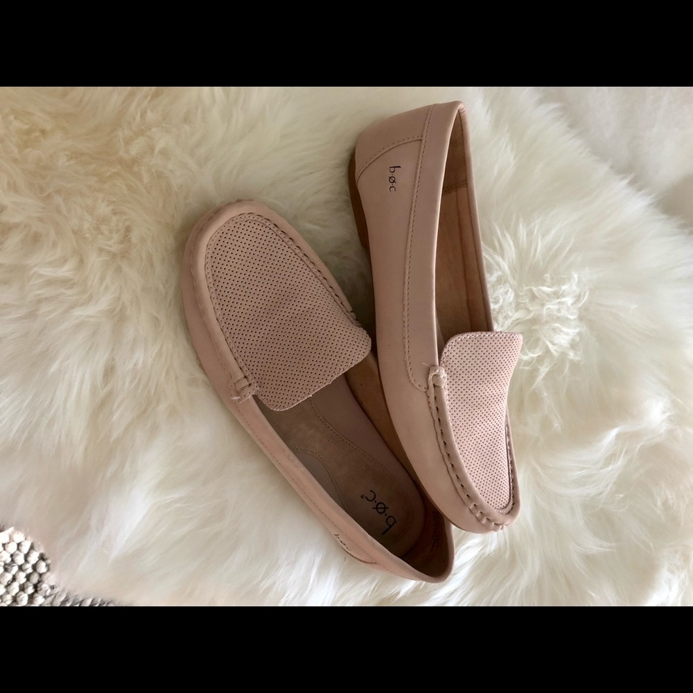 Good looking dusty pink leather BOC women’s loafers